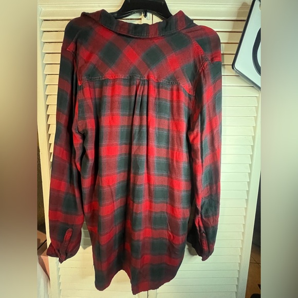 BEACHLUNCHLOUNGE Red and Black Plaid shirt- long and relaxed fit - Picture 7 of 8